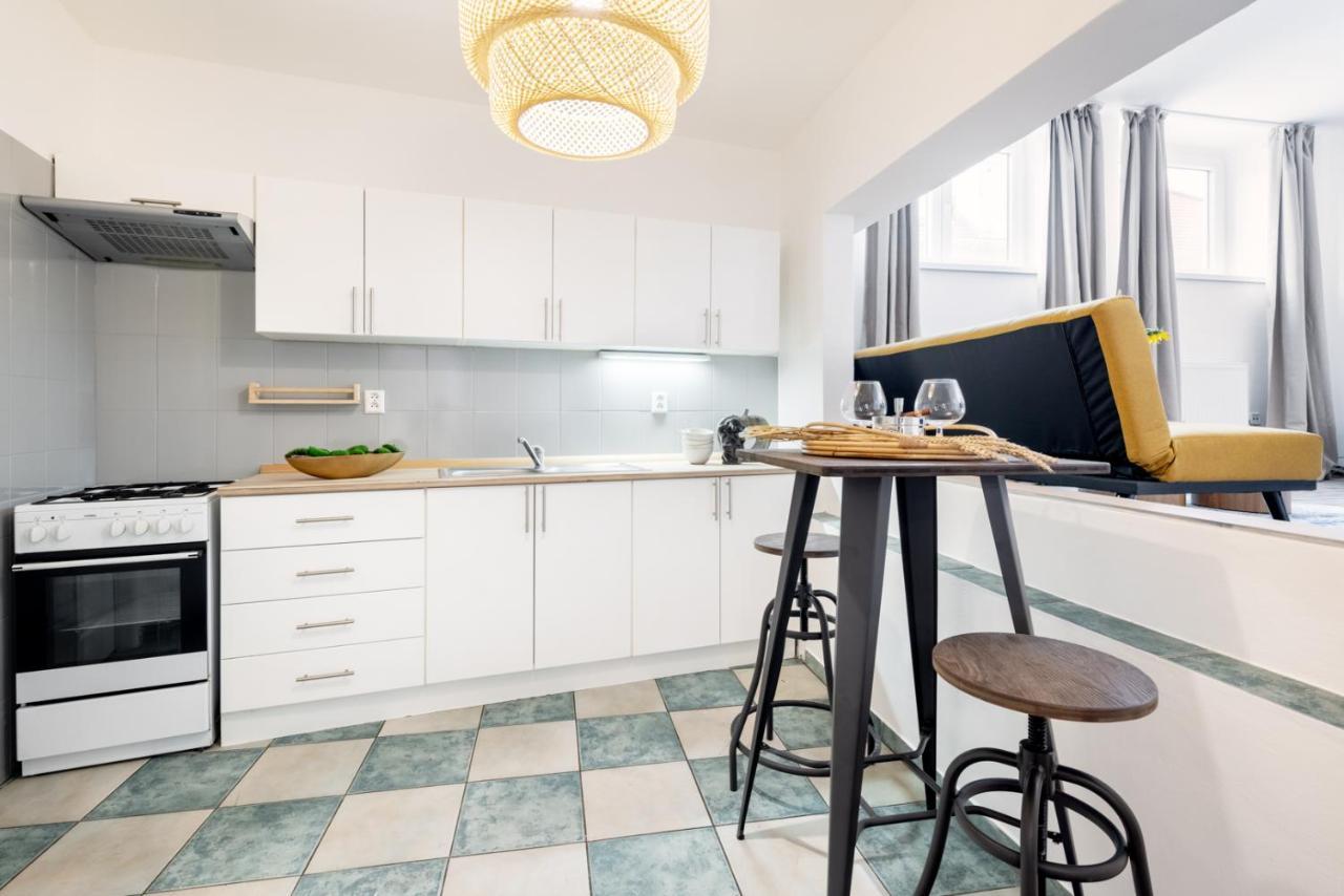 Wine & Bike City Tower Apartments Znojmo Eksteriør billede
