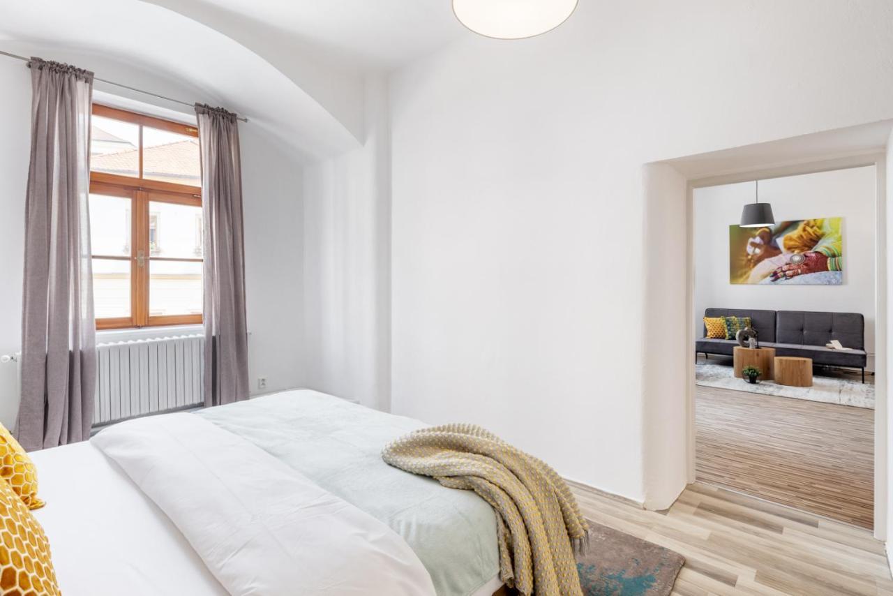 Wine & Bike City Tower Apartments Znojmo Eksteriør billede