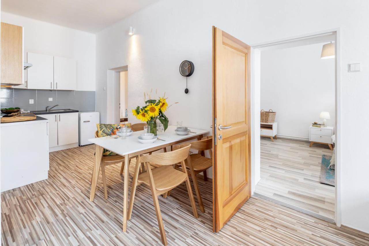Wine & Bike City Tower Apartments Znojmo Eksteriør billede